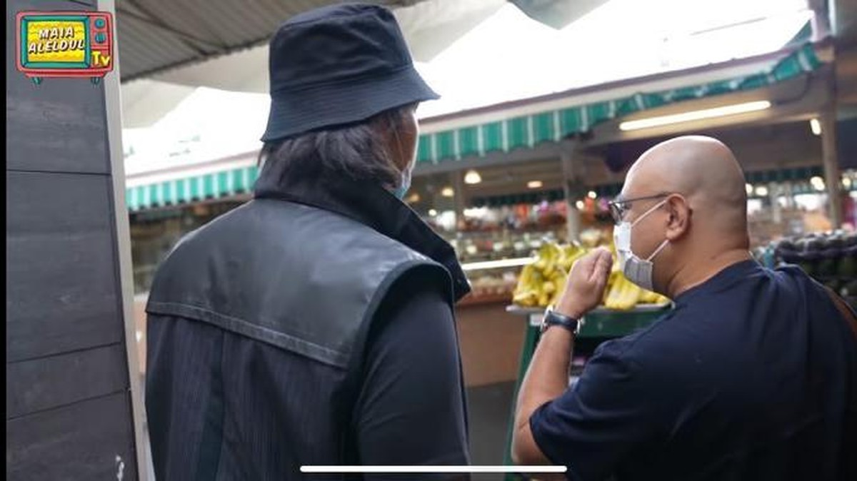 Jalan-jalan di Amerika&comma; kelakukan manis Irwan Mussry tak malu tenteng tas Maia Estianty jadi sorotan&period; Yuk intip&excl;