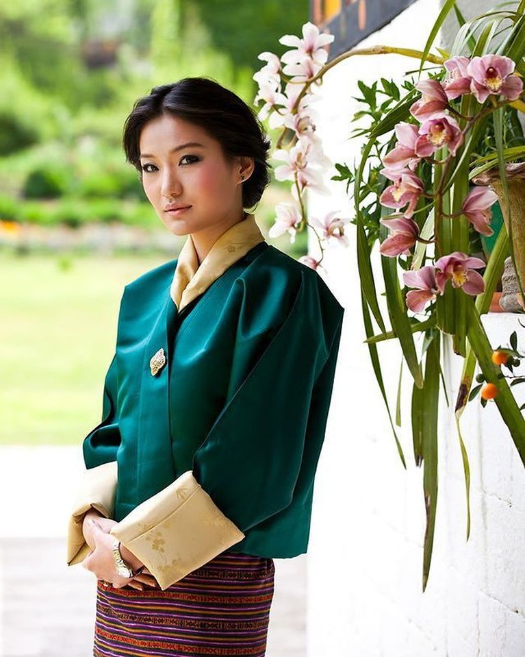 7 Potret Cantik Ratu Jetsun yang Ditaksir Raja Bhutan Sejak Usia 7 Tahun Ratu Jetsun yang dipersunting Raja Bhutan pada tahun 2013 memiliki paras yang cantik. Yuk kita intip potretnya!