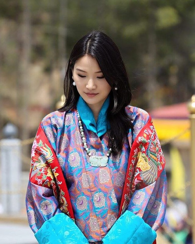 Ratu Jetsun yang dipersunting Raja Bhutan pada tahun 2013 memiliki paras yang cantik. Yuk kita intip potretnya!