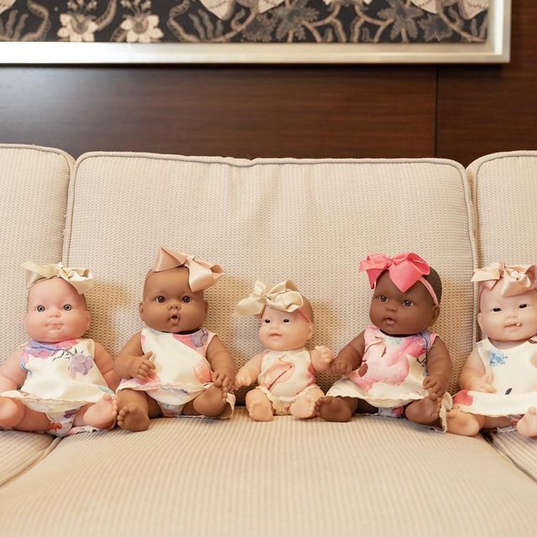 8 Foto Ultah Amaira Anak Farah Quinn yang ke-3th Bareng Boneka Anak bungsu Farah Quinn, Amaira merayakan ulang tahunnya yang ke-3 bareng boneka-boneka lucu. Yuk intip!
