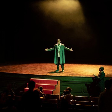 3 Alasan 'A World Without' Wajib Ditonton, Cerita Unik hingga Karakter Menarik