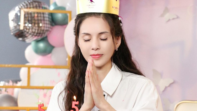 Carmen Lee, pemeran Bibi Lung.