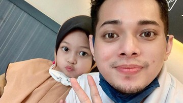 BELAJAR MAKE UP DEMI ANAK