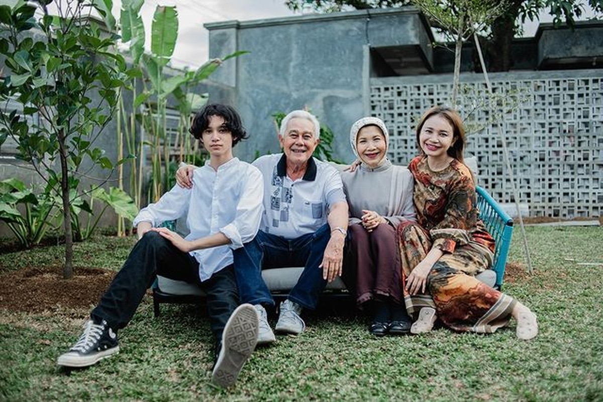 Rossa membuat rumah mewah baru untuk kedua orangtuanya ditaksir seharga Rp20 miliar&period; Yuk intip sudut rumah baru Rossa&excl;