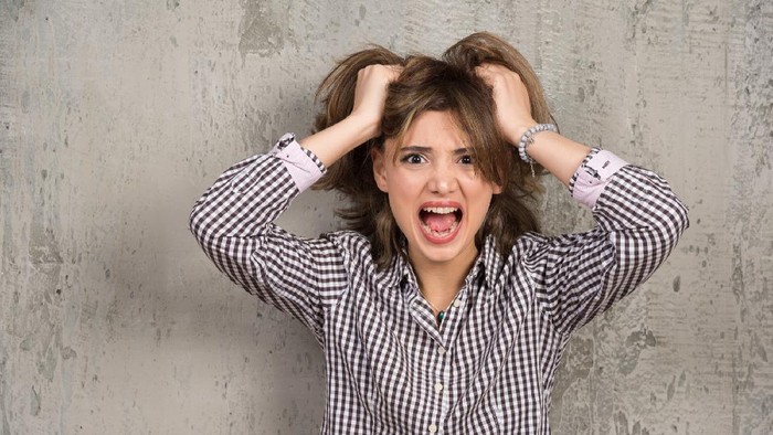 Ini 'Jurang Bahaya' Saat Kamu Terbiasa Mengikat Rambut Saat Tidur, Jangan Lagi Dilakukan ya!