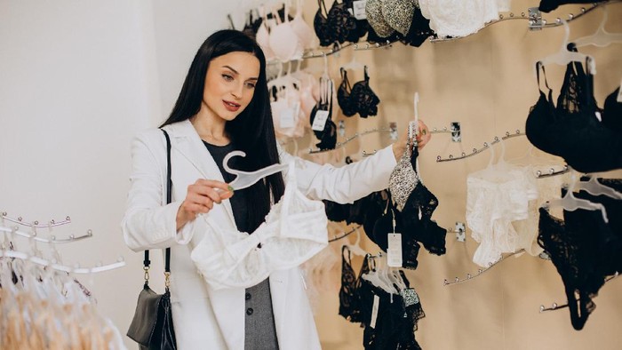 Nggak Lagi Bikin Kesakitan! Ini 5 Tips Mencari Bra Nyaman untuk Dibawa Tidur