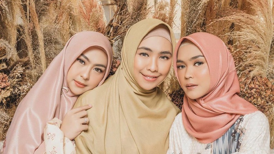 Oki, Ria Ricis dan Shindy.