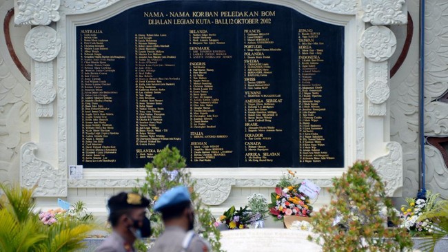 Perlukah mantan pentolan Jemaah Islamiyah, Hambali yang saat ini sedang ditahan di penjara militer Amerika Serikat (AS) di Guantanamo, Kuba, dipulangkan ke RI?