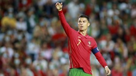 Ronaldo Hattrick, Portugal Menang 5-0