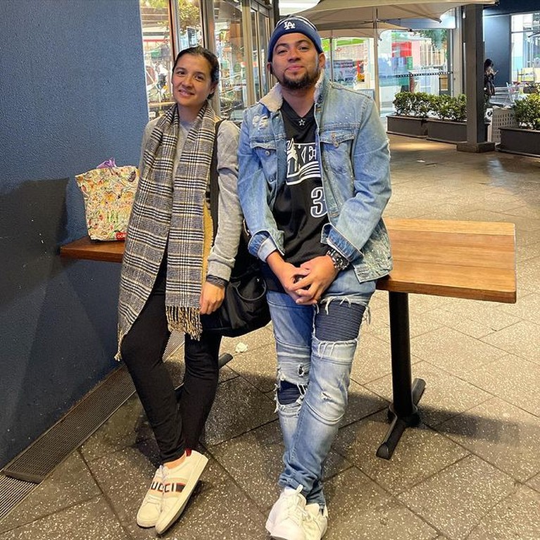 Potret Terbaru Alblen Fabe Mantan VJ Indonesia yang Kini Jadi Bos di Australia Alblen Filindo Fabe adalah mantan VJ dn artis yang sering muncul di layar kaca di era 2000-an kini jadi bos di Australia. Yuk intip!