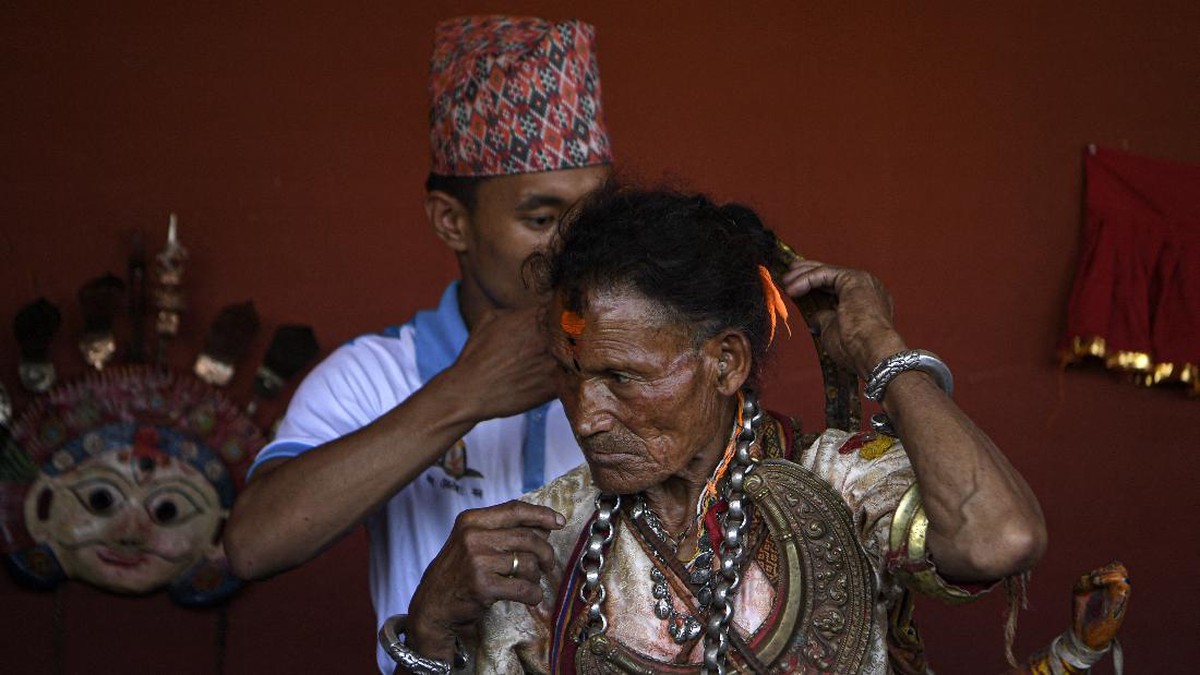FOTO: Warna-warni Topeng 'Dewa' di Festival Shikali Jatra