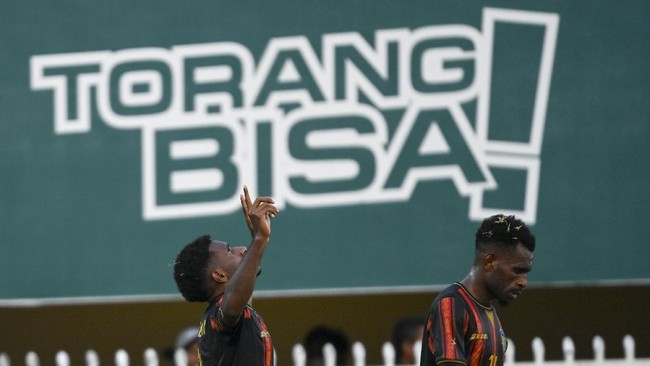 Sekretaris Jenderal PSSI, Yunus Nusi, menilai pangkal masalah kegagalan Samuel Balinsa bergabung ke klub Thailand terletak pada Lampang FC.