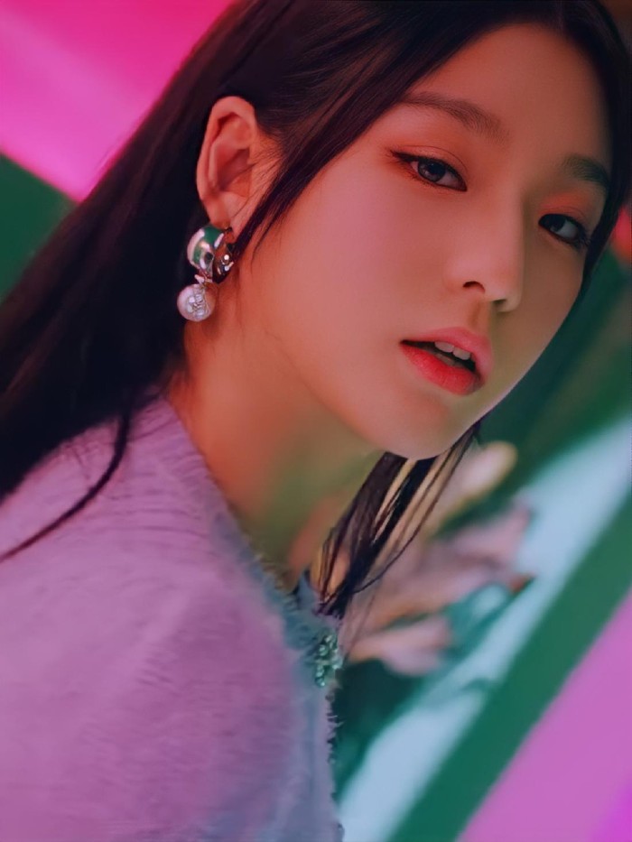 Pada Senin, (11/10) lalu, YouTube resmi SECRET NUMBER merilis teaser berupa video pendek yang menayangkan cuplikan Soodam di single terbaru yang berjudul Fire Saturday. Sontak, nama Soodam pun langsung menjadi trending topic di Twitter./Foto: twitter.com/Maalen__