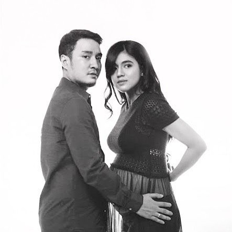 6 Kenangan Manis DJ Una dan Irsan Ramadhan Sebelum Proses Cerai Kabar mengejutkan datang dari DJ Una yang menggugat cerai sang suami Irsan Ramadan. Yuk intip potret mereka!