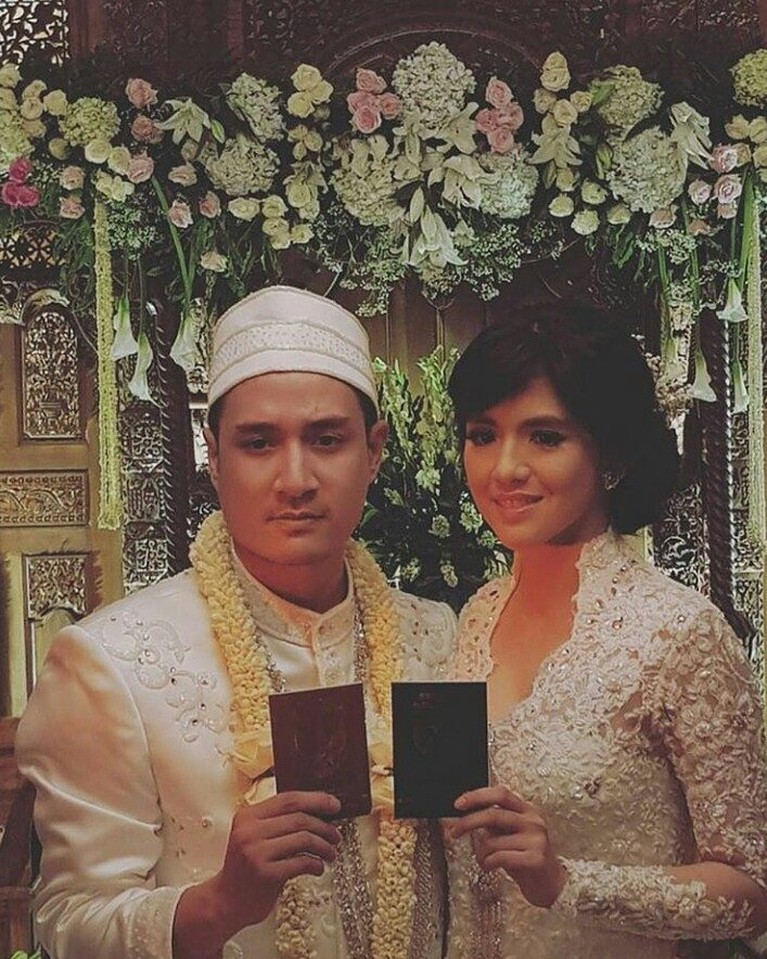 6 Kenangan Manis DJ Una dan Irsan Ramadhan Sebelum Proses Cerai Kabar mengejutkan datang dari DJ Una yang menggugat cerai sang suami Irsan Ramadan. Yuk intip potret mereka!