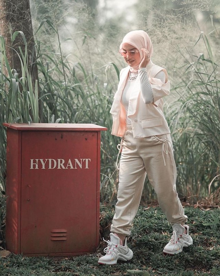 Irish Bella ingin foto OOTD bareng baby Air namun gagal karena baby Air menangis. Yuk intip!