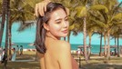 Wika Salim sedang asyik berlibur di Bali&comma; ia pakai gaun backless dan memamerkan punggung mulusnya&period; Yuk intip&excl;
