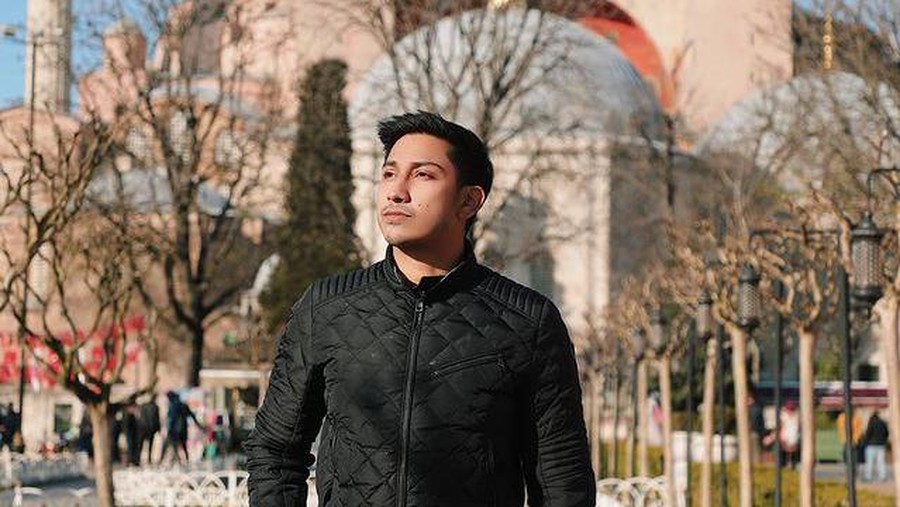 8 Foto Tampan Lukman Azhari Suami Medina Zein yang Dituding KDRT Foto Tampan Lukman Azhari Suami Medina Zein yang Dituding KDRT
