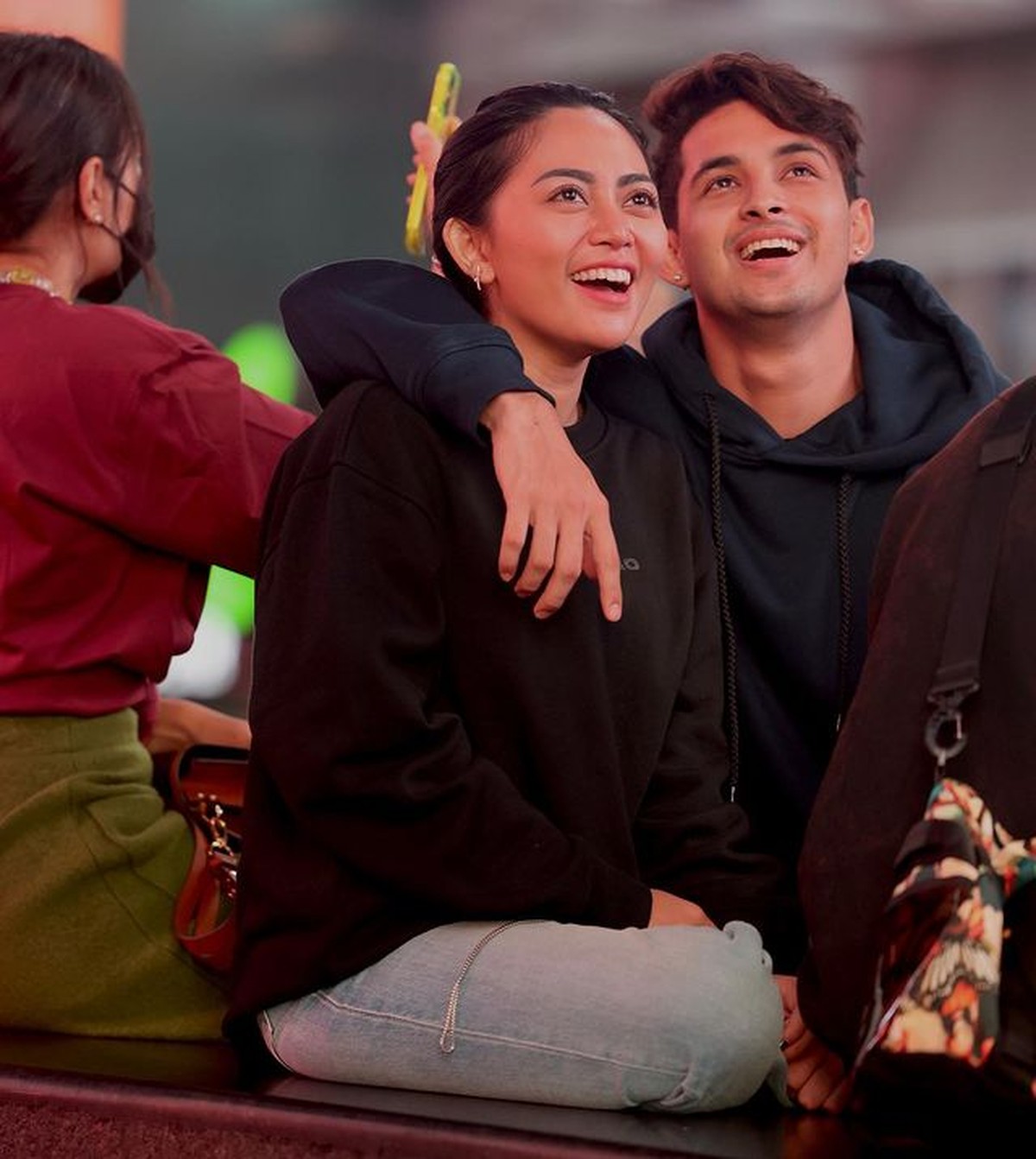 Rachel Vennya dan Salim Nauderer sedang jadi sorotan publik usai dikabarkan kabur dan sekamar saat karantina&period; Yuk intip&excl;