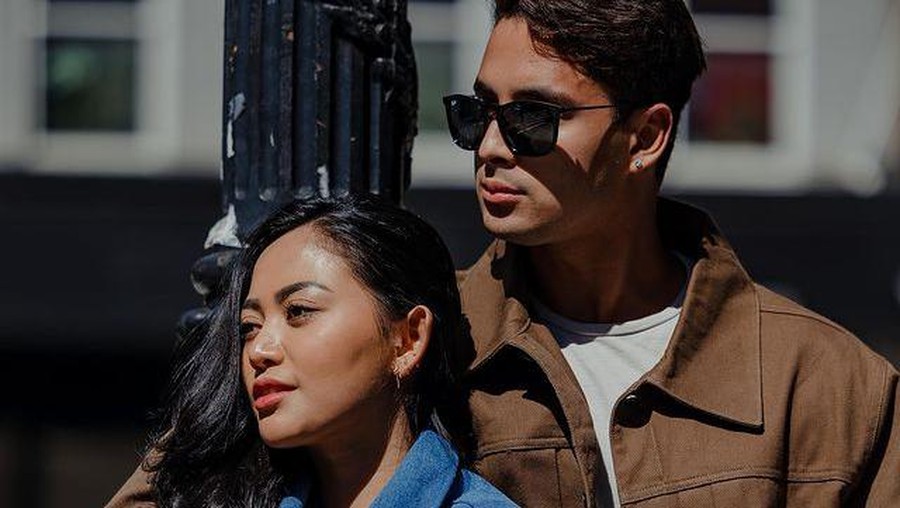 Rachel Vennya dan Salim Nauderer sedang jadi sorotan publik usai dikabarkan kabur dan sekamar saat karantina. Yuk intip!