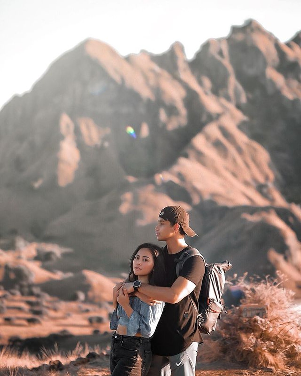 Rachel Vennya dan Salim Nauderer sedang jadi sorotan publik usai dikabarkan kabur dan sekamar saat karantina&period; Yuk intip&excl;