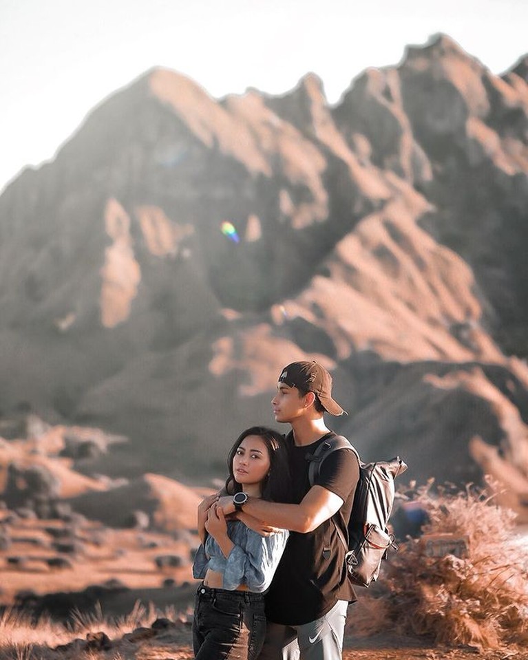 Rachel Vennya dan Salim Nauderer sedang jadi sorotan publik usai dikabarkan kabur dan sekamar saat karantina. Yuk intip!