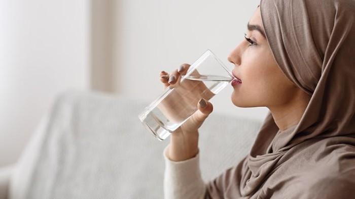 Masya Allah! Minum Air Putih Sebelum Sholat Punya Manfaat Hebat
