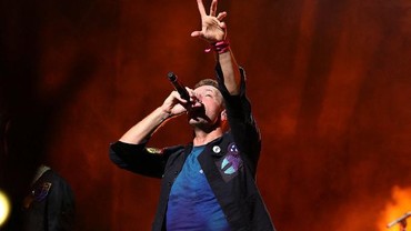 img-title Pesan Chris Martin Vokalis Coldplay Ketika Sapa Penggemar di Indonesia