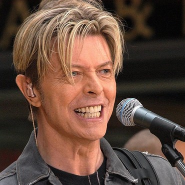 Lirik Lagu Space Oddity - David Bowie