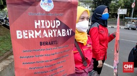 Demo Buruh Setahun Ciptaker di Gedung Sate Serukan Sepultura