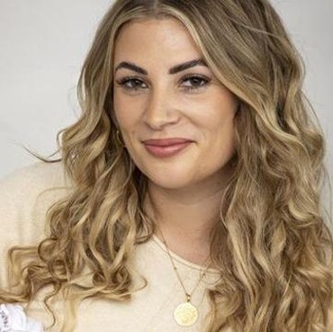 Nenek Muda 33 Tahun Bikin Heboh, Gendong Cucu Dikira Anak