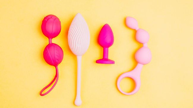 Berbagai mitos yang tersebar membuat pembicaraan soal peranti asmara atau sex toys masih tergolong tabu.
