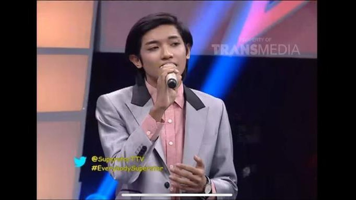 Penampilan Millendaru selalu jadi sorotan&comma; potret lawasnya gagah saat pakai jas curi perhatian&period; Yuk intip&excl;