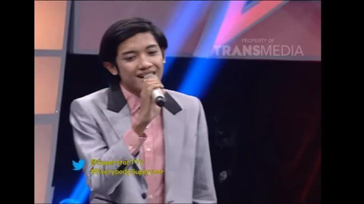 Penampilan Millendaru selalu jadi sorotan&comma; potret lawasnya gagah saat pakai jas curi perhatian&period; Yuk intip&excl;