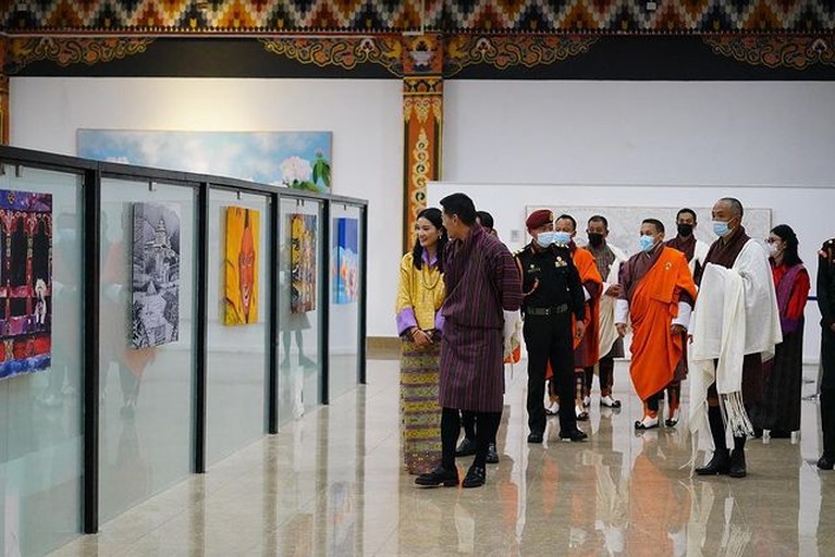Intip 7 Potret Kebahagiaan Raja Bhutan & Ratu Jetsun Setelah 10 Tahun Menikah Raja Jigme Khesar dan Ratu Jetsun Pema merayakan ulang tahun pernikahan mereka yang ke 10. Yuk intip potret bahagia mereka!