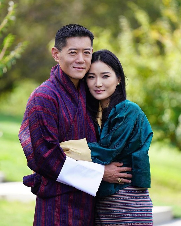 Raja Jigme Khesar dan Ratu Jetsun Pema merayakan ulang tahun pernikahan mereka yang ke 10. Yuk intip potret bahagia mereka!