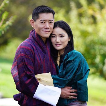 7 Potret Bahagia Pernikahan Raja Bhutan & Ratu Jetsun Setelah 10 Menikah