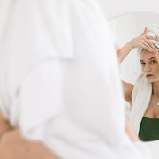 Mengapa Kulit Jadi Mudah Berjerawat Saat Menstruasi?
