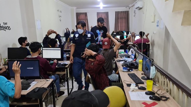 Satgas Waspada Investasi (SWI) mengungkap kembali menemukan 100 perusahaan penyedia pinjaman online (pinjol) ilegal.