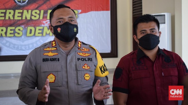 Seorang kakek berusia 74 di Demak ditetapkan jadi tersangka dan ditahan dengan tuduhan penganiayaan terhadap pelaku pencurian di tambaknya.