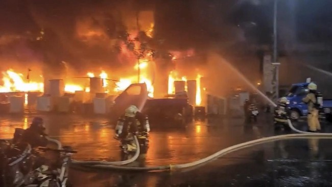 Setidaknya 46 orang tewas dan sedikitnya 41 orang mengalami luka-luka akibat kebakaran yang melanda sebuah gedung di Kota Kaohsiung, Taiwan.