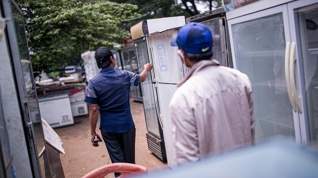 FOTO: Perang Jasa Reparasi Kulkas Lawan Sampah Elektronik