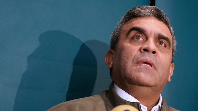 Mantan Menhan Venezuela, Raul Baduel, meninggal akibat terpapar Covid-19. Sebelum meninggal, ia masih menjadi tahanan politik karena memihak oposisi.