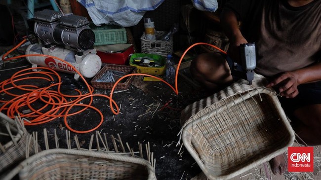 Pemerintah terus mendorong digitalisasi UMKM hingga dapat bertumbuh dua kali lipat menjadi 16,4 juta UMKM sepanjang pandemi Covid-19.