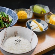 Nasi Putih vs Nasi Merah, Mana yang Lebih Baik Untuk Diet Puasa? Cek Jawabannya di Sini!