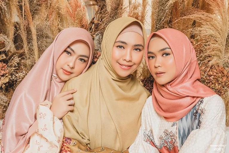 Pesona Kakak Beradik Ria Ricis, Oki Setiana Dewi & Shindy Pesona Kakak Beradik Ria Ricis, Oki Setiana Dewi & Shindy