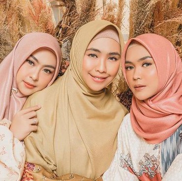 6 Pemotretan Ria Ricis, Oki Setiana Dewi & Shindy Kakak Beradik Mempesona