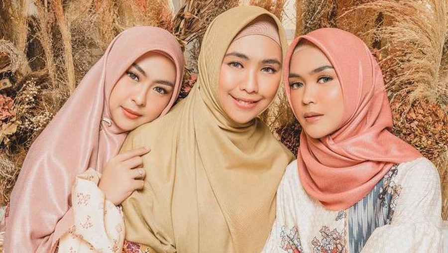 Pesona Kakak Beradik Ria Ricis, Oki Setiana Dewi & Shindy