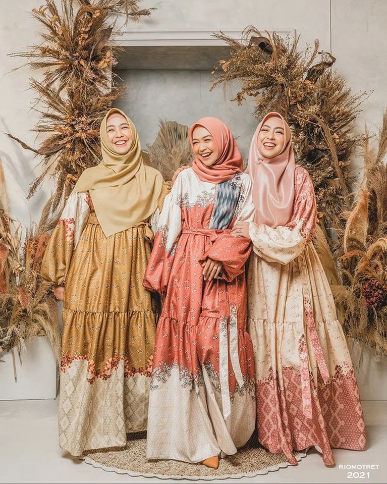 Pesona Kakak Beradik Ria Ricis, Oki Setiana Dewi & Shindy