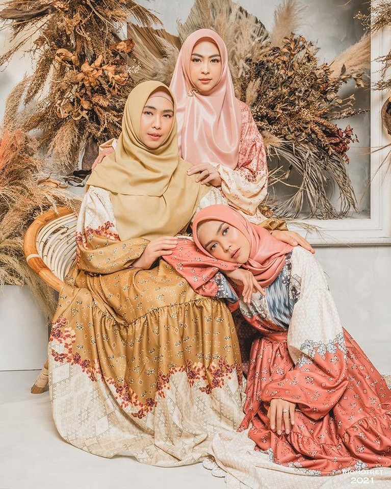 Pesona Kakak Beradik Ria Ricis, Oki Setiana Dewi & Shindy Pesona Kakak Beradik Ria Ricis, Oki Setiana Dewi & Shindy